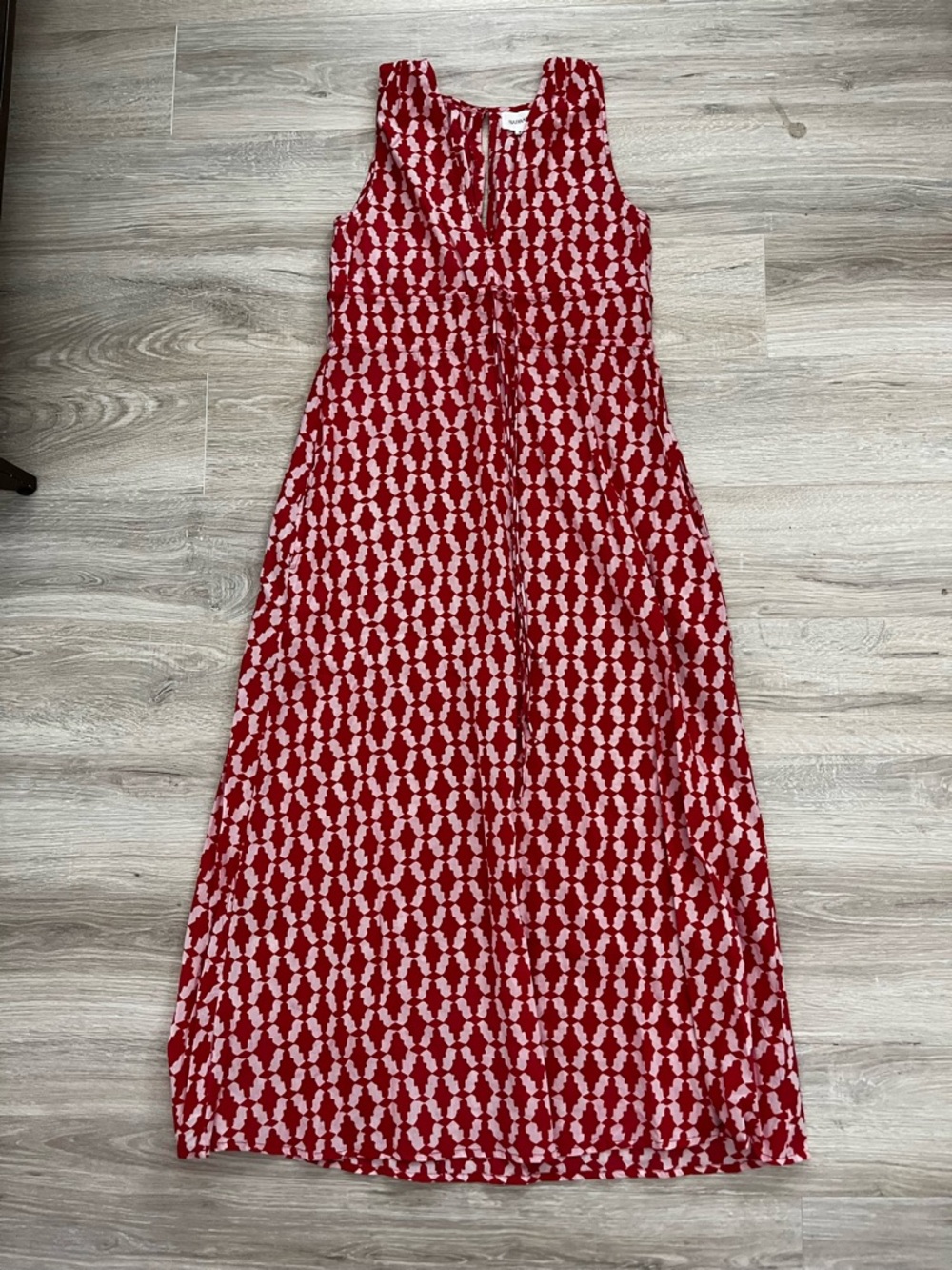 Babbaki Women’s Red and White Diamond Sleeveless Maxi Dress - Size Small